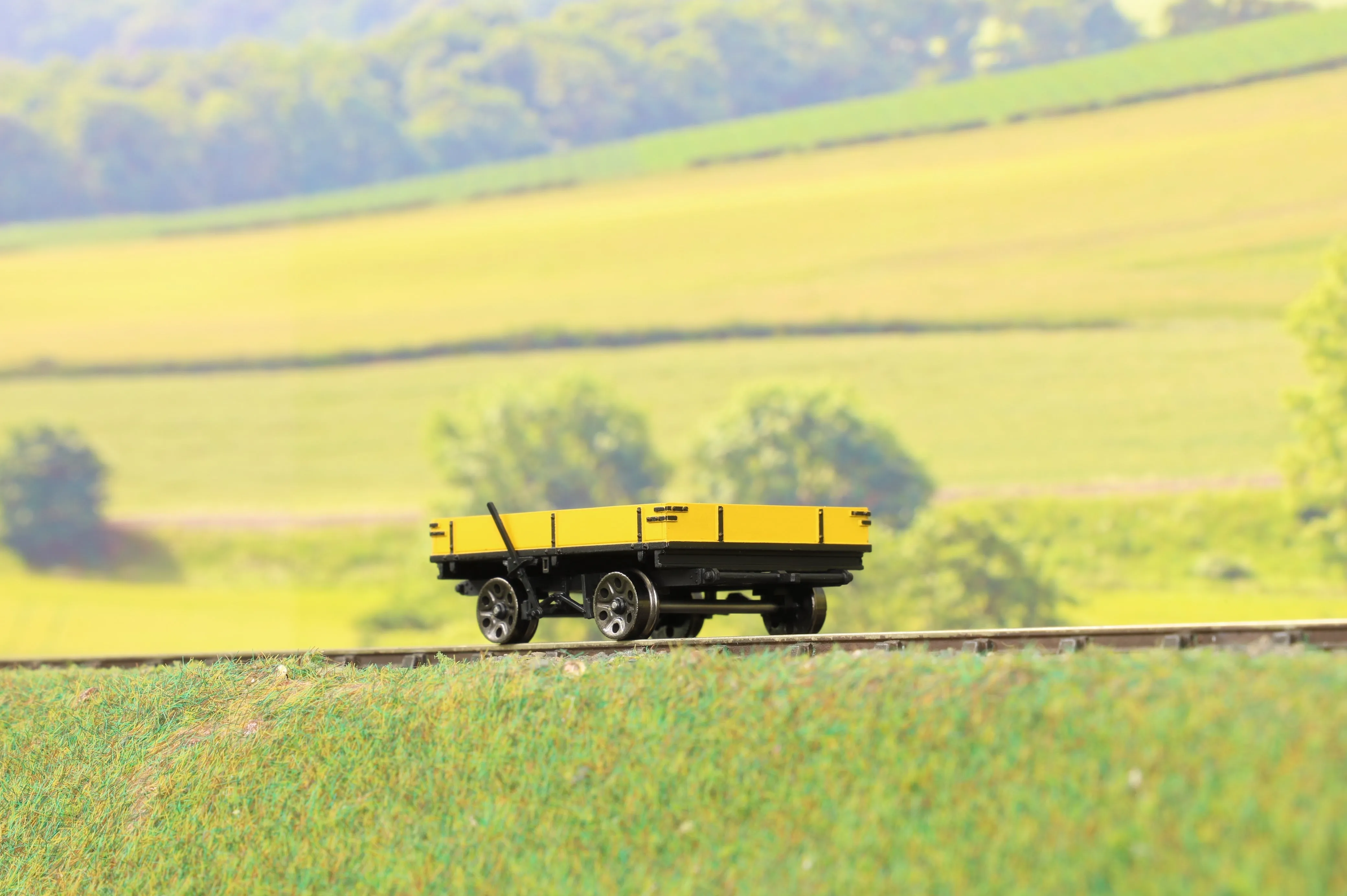 Ellis Clark Trains E3023 Finescale O Gauge Wickham Planked Trailer, BR Yellow